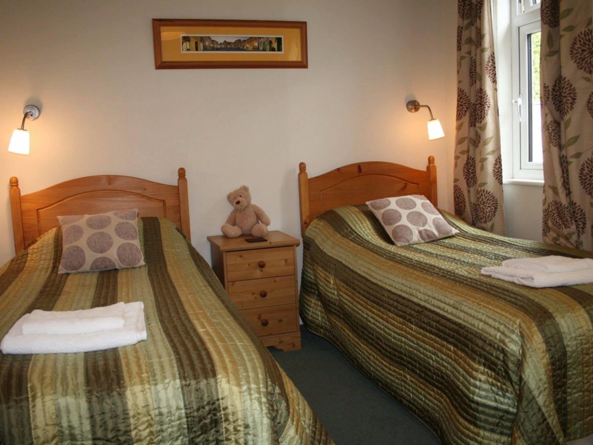 The Manor Guest House York Bagian luar foto