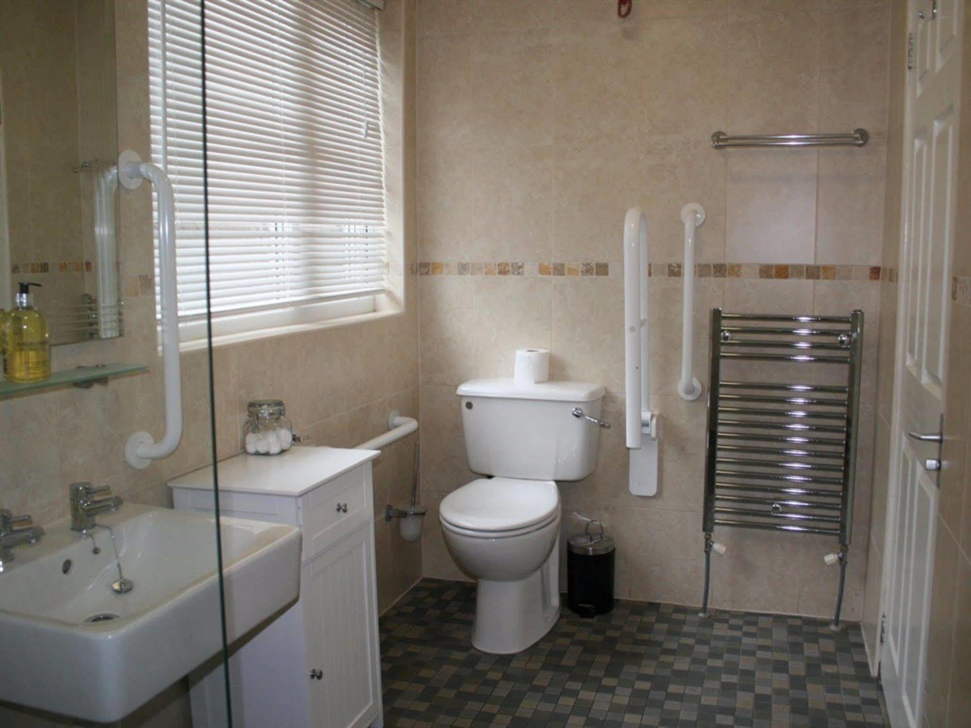 The Manor Guest House York Bagian luar foto