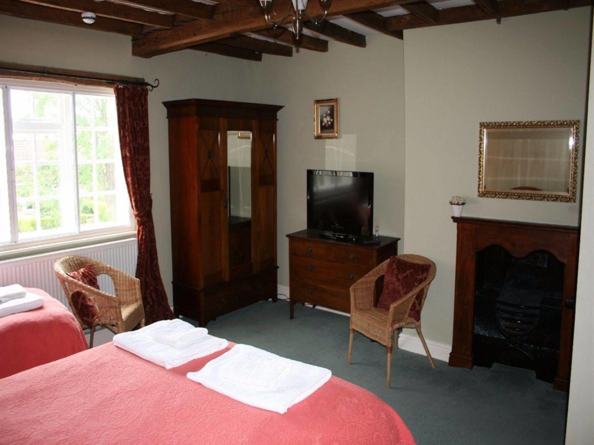 The Manor Guest House York Bagian luar foto