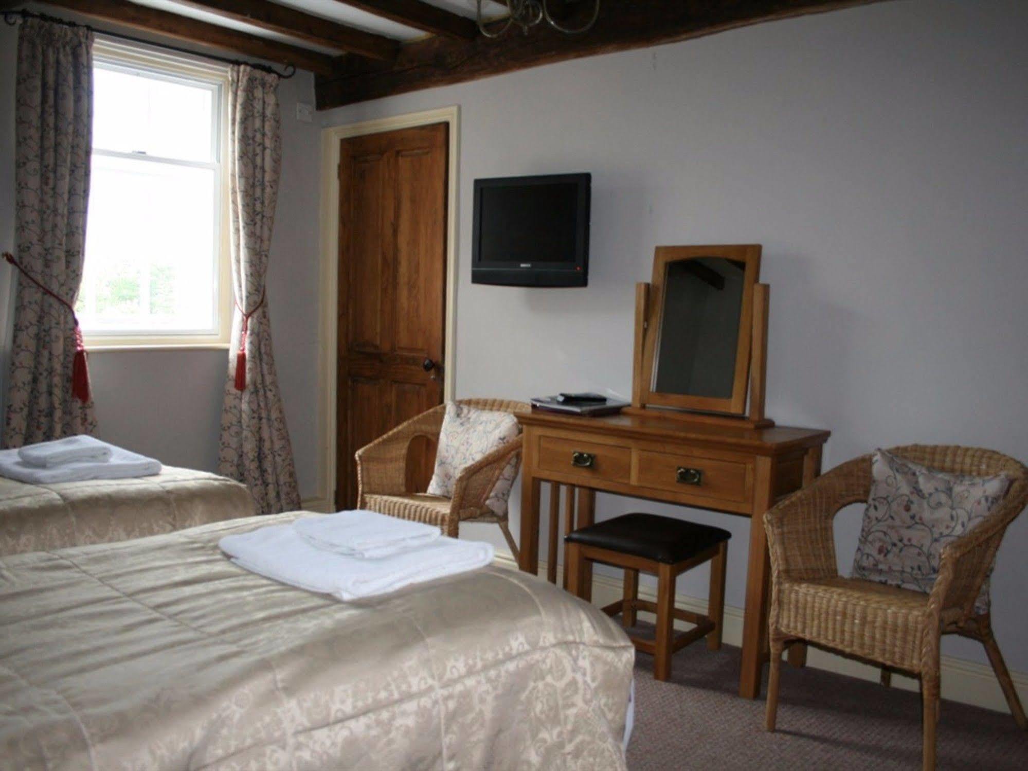 The Manor Guest House York Bagian luar foto