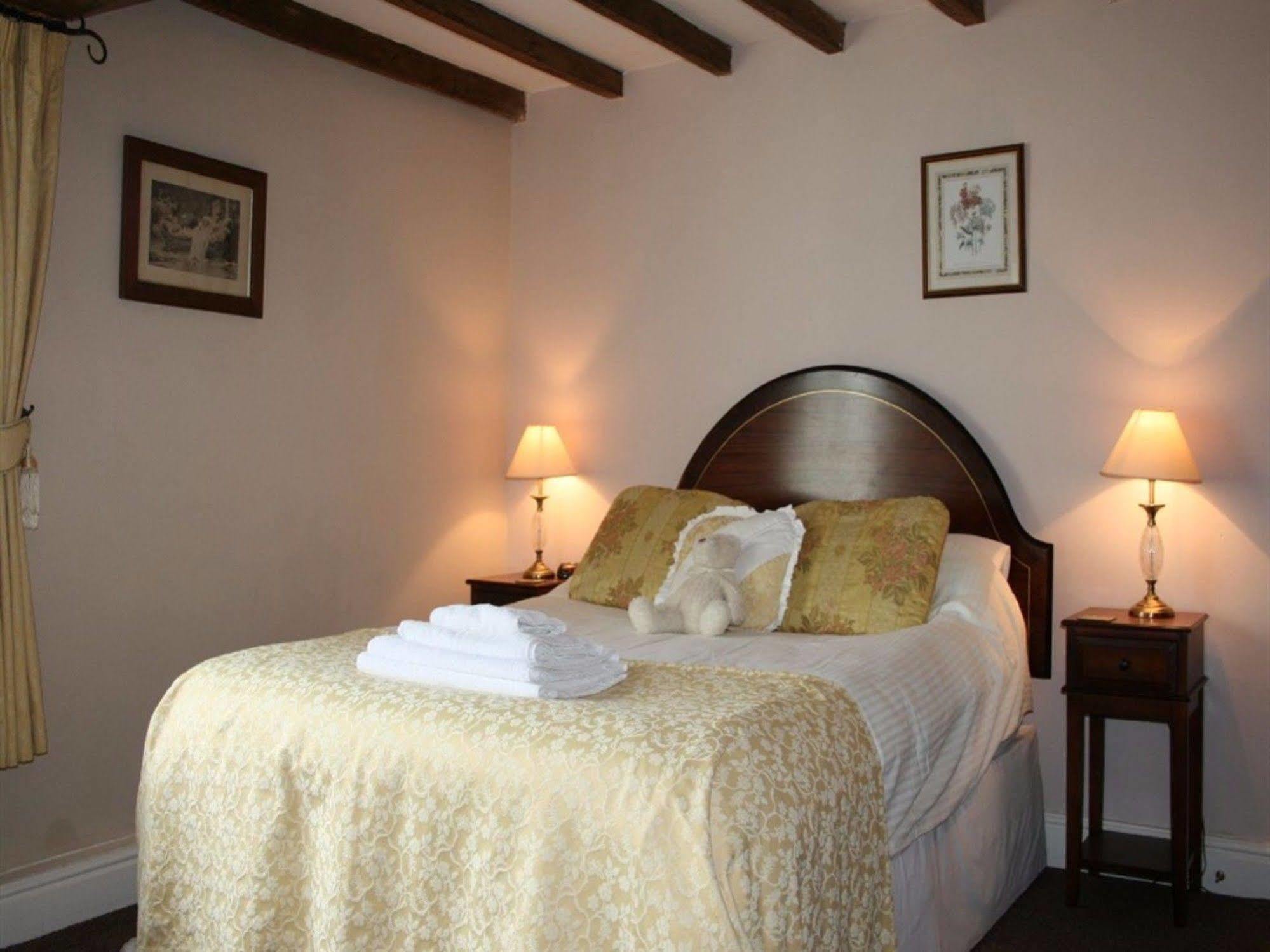 The Manor Guest House York Bagian luar foto