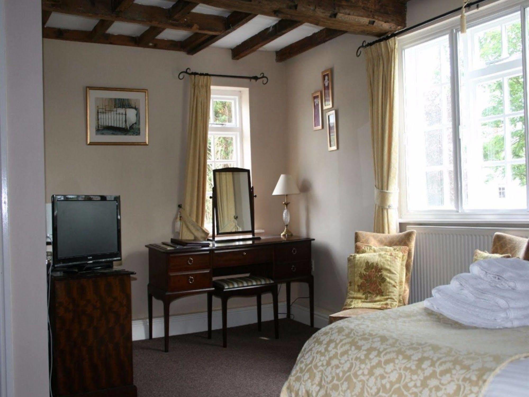 The Manor Guest House York Bagian luar foto