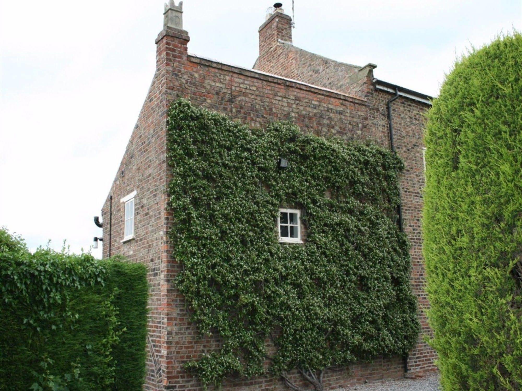 The Manor Guest House York Bagian luar foto